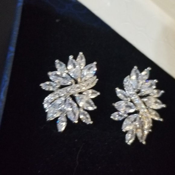 18K White Gold Swarovski crystal Marquise earrings - Picture 6 of 10